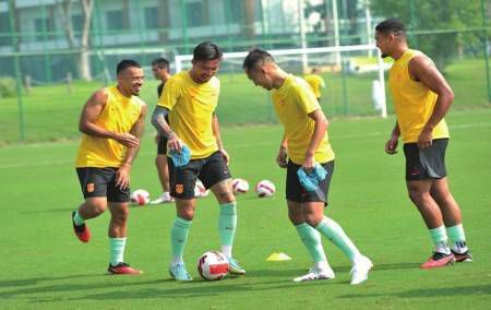 黑人巨